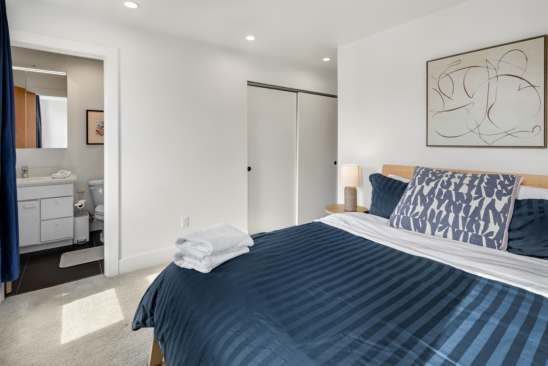 Second bedroom suite at Denali View Retreat with queen bed